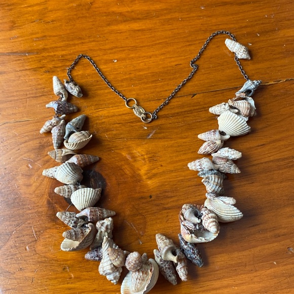 Vintage Small Seashell Necklace - Picture 1 of 1